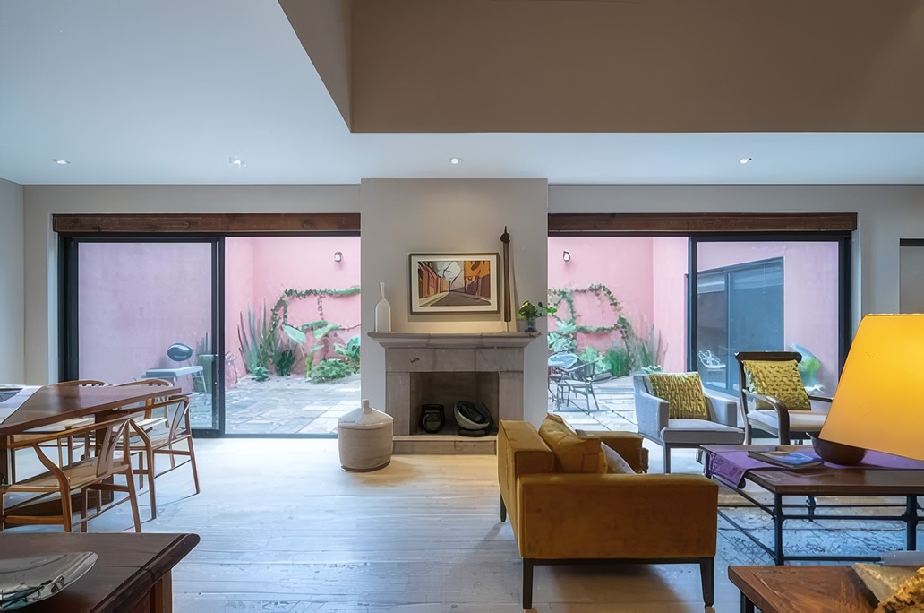 Casa El Paraíso · sala y patio