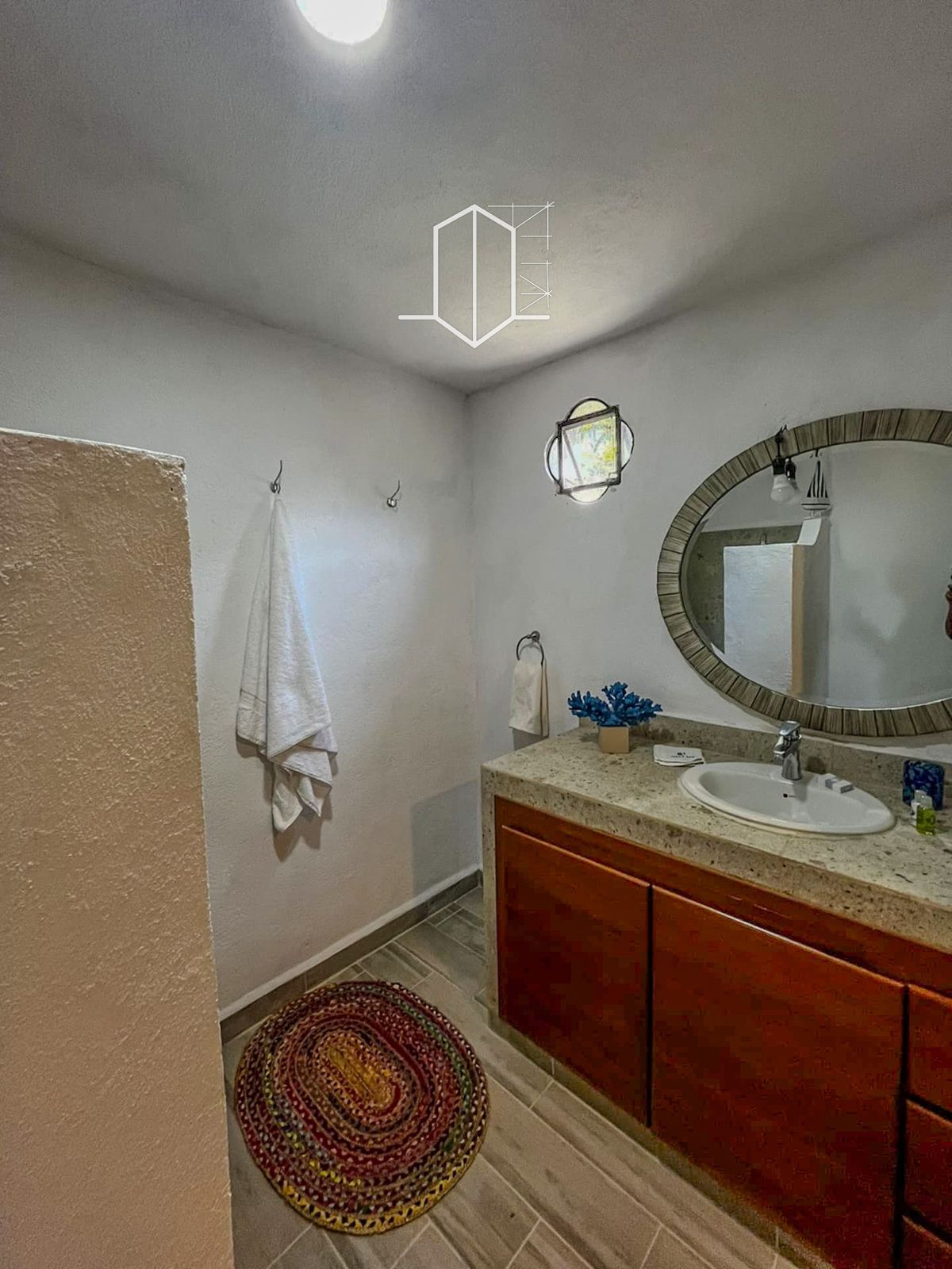 Casa Gurkha · baño con lavabo