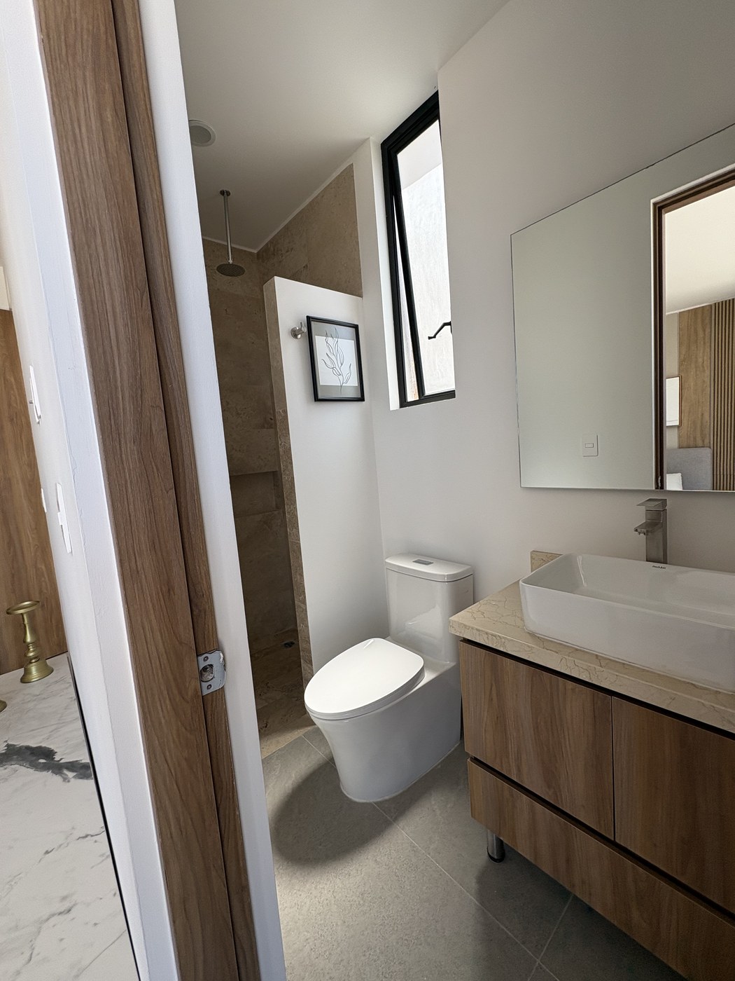 Saya — Baño