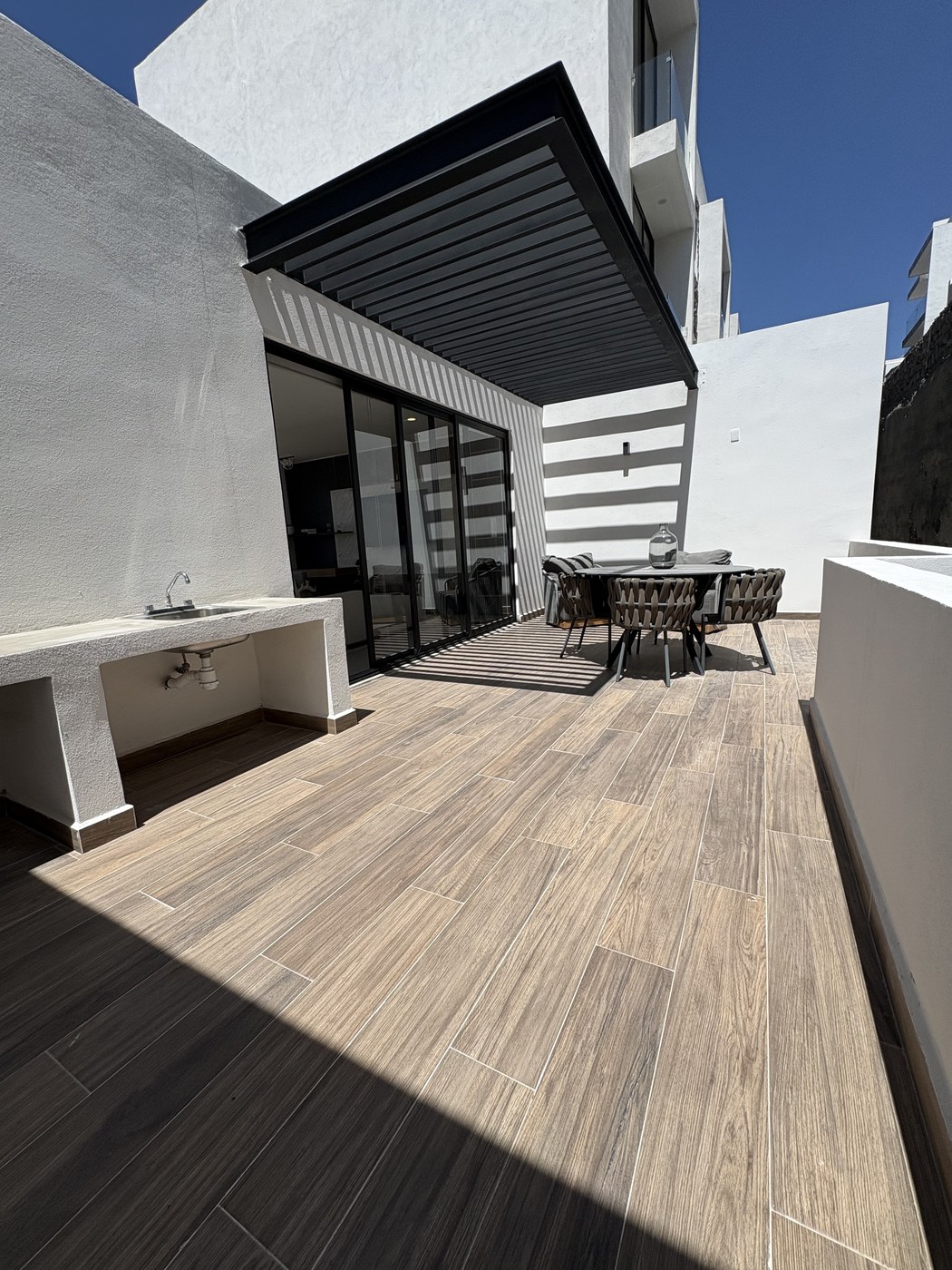 Saya — Terraza rooftop
